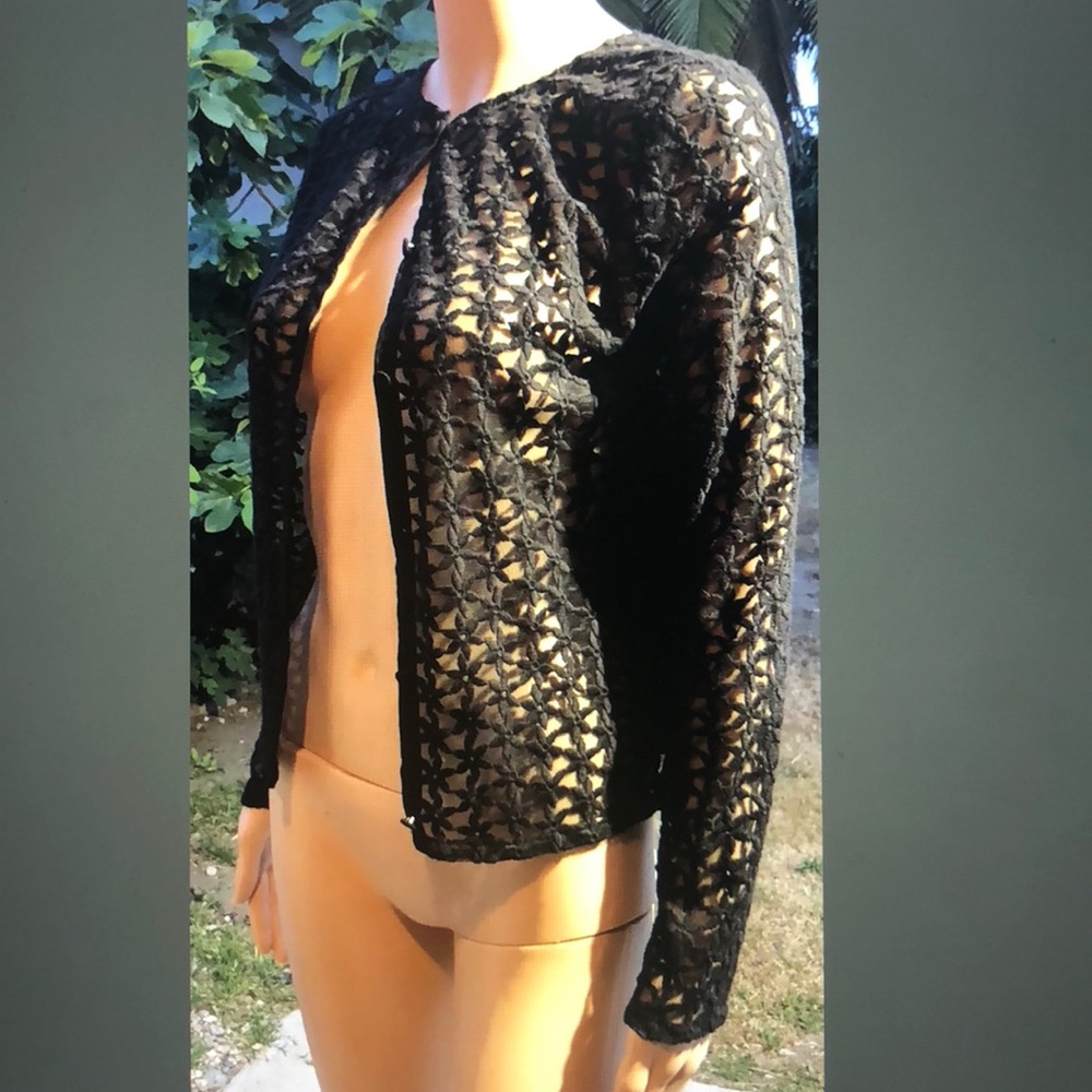 DIVIDED H&M ADORABLE REVERSIBLE BUTTON KNIT TOP 6